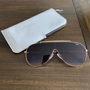 Brand new‼️ QUAY EL DINERO 🕶